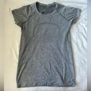 Lululemon Swiftly 2.0 Short Sleeve top size 6 EUC grey